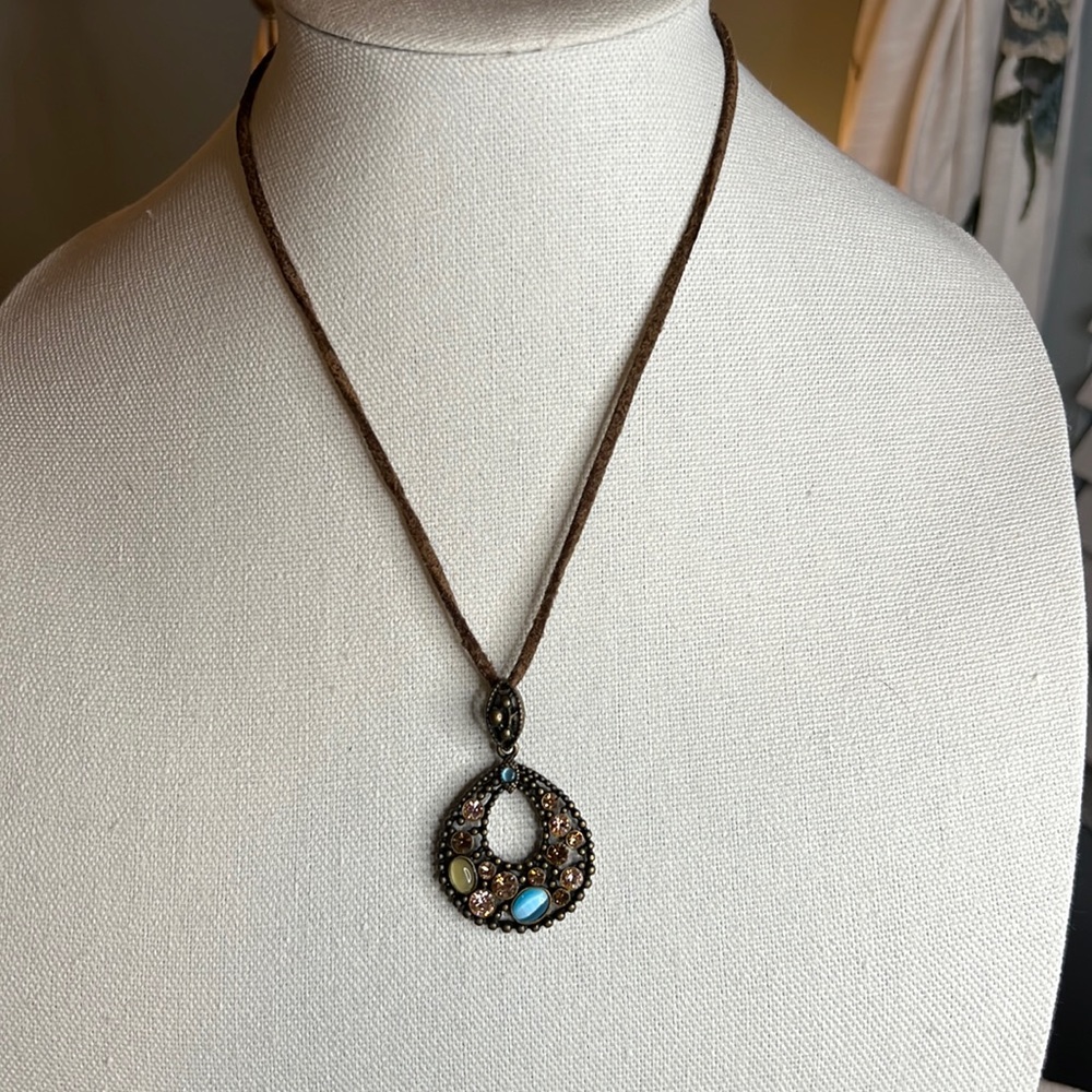 Lia Sophia - On-Trend Pendant Necklace - Leather chain